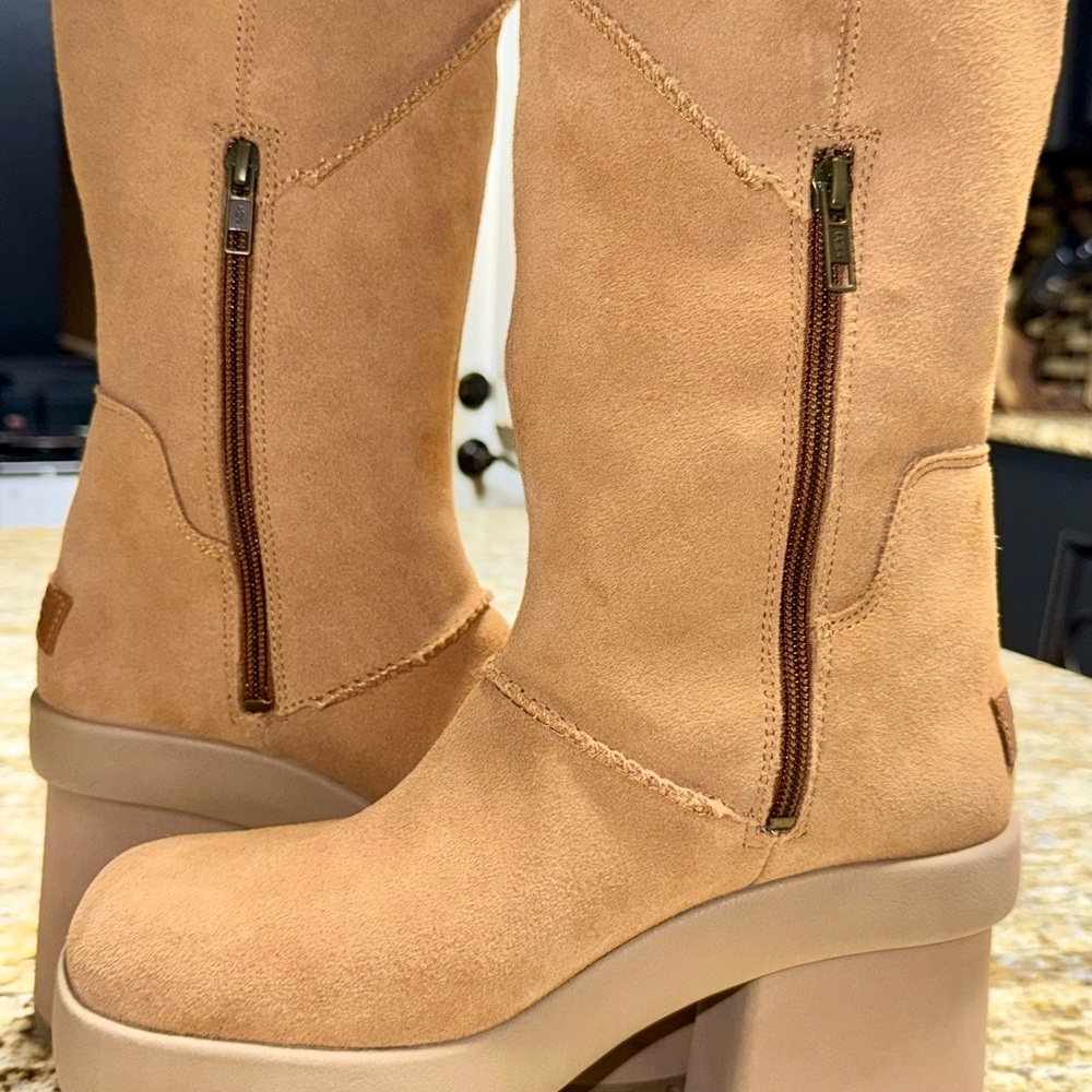 UGG new heights platform extra tall boots in Chestnut - Picture 7 of 12